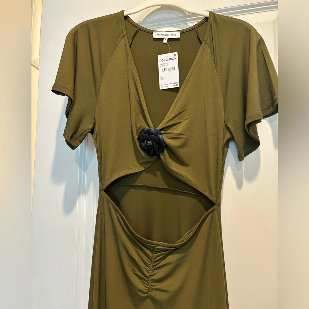 Small weworewhat army green dress with black rose appliqué - Picture 3 of 4